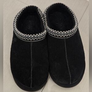 Ugg Talisman Slipper/shoe, Size 8.